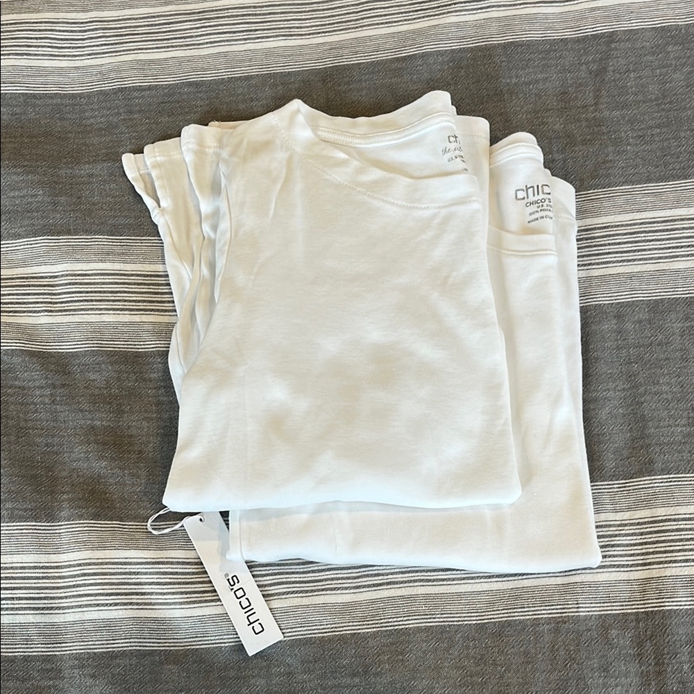 Chico's White Set of Tee-Shirt